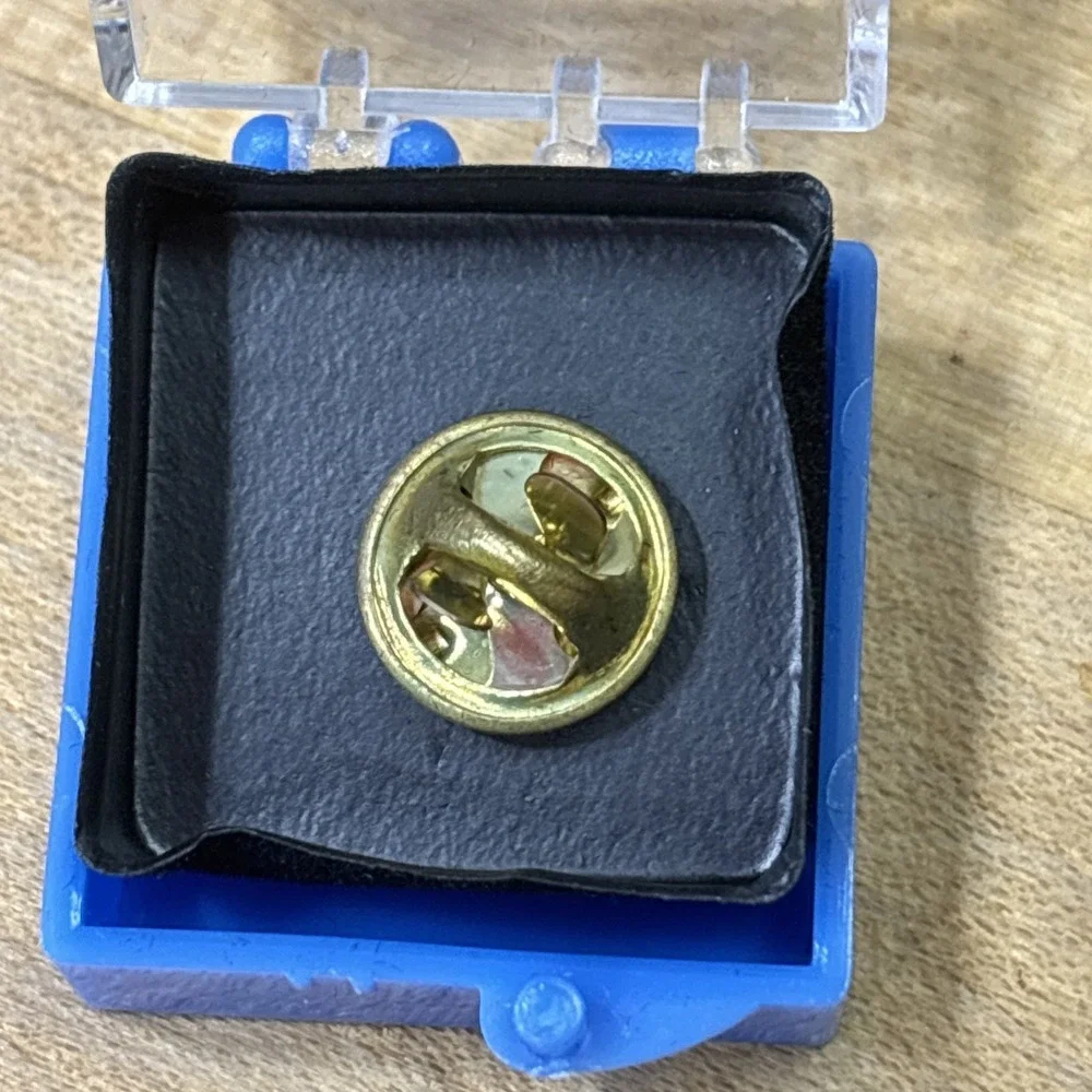 President's Call To Service Award USA Freedom Corps Pin w Case Great Condition
